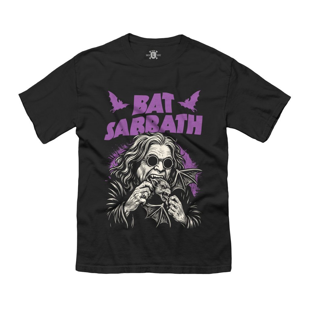 Camiseta negra Bat Sabbath con ilustración estilo heavy metal y tipografía morada